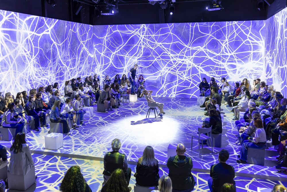 The immersive staging of Next to Normal — the audience surrounded by 360° projection. Photo by Chaskielberg.